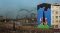 Огромное граффити на стене жилого дома